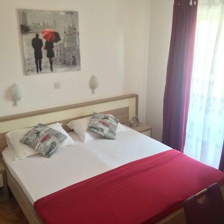 Apartmani Adriatic Ana Novalja Eksteriør billede