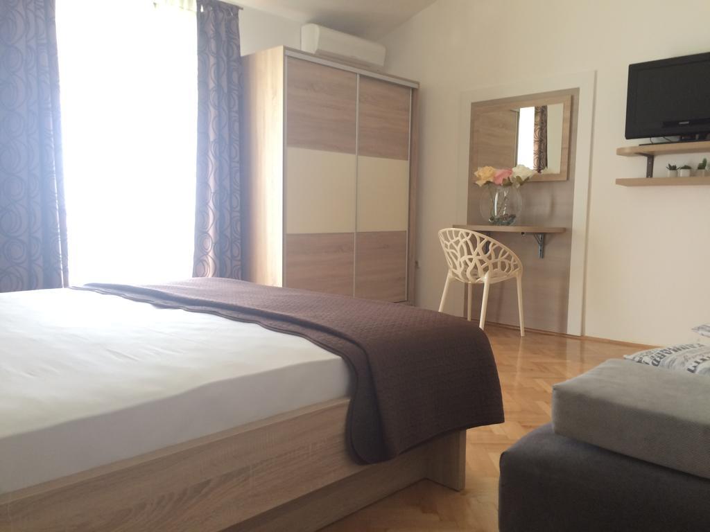 Apartmani Adriatic Ana Novalja Eksteriør billede