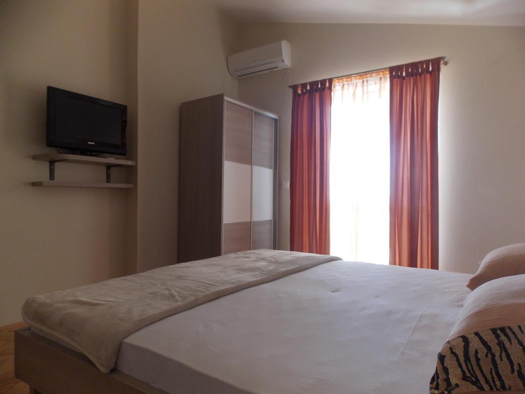 Apartmani Adriatic Ana Novalja Eksteriør billede