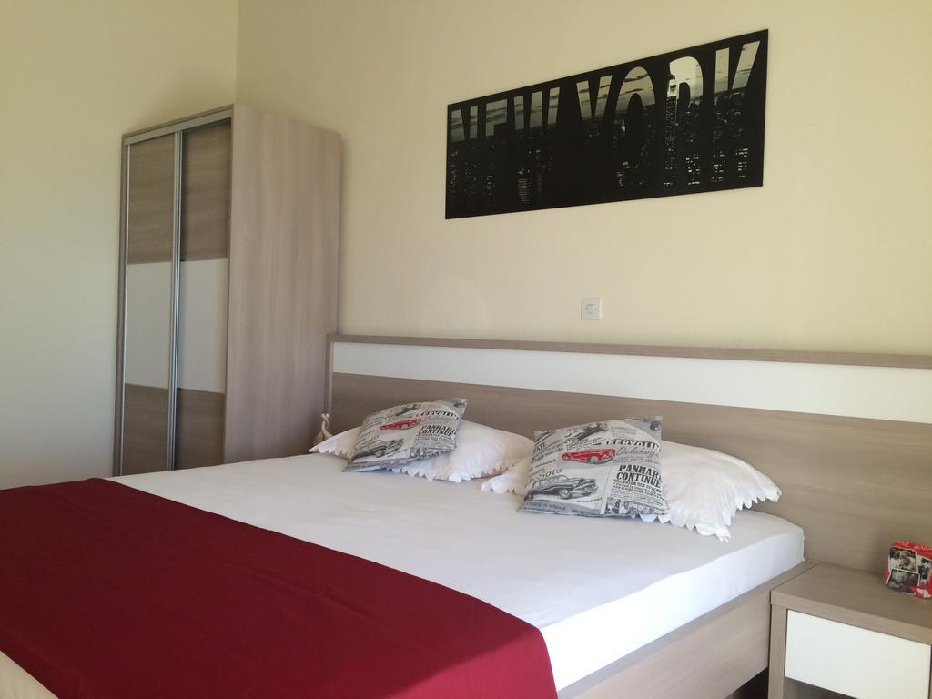 Apartmani Adriatic Ana Novalja Eksteriør billede
