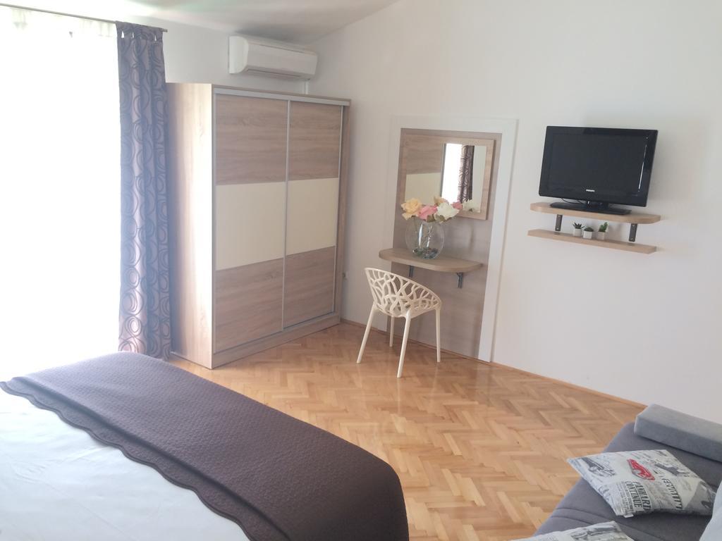 Apartmani Adriatic Ana Novalja Eksteriør billede
