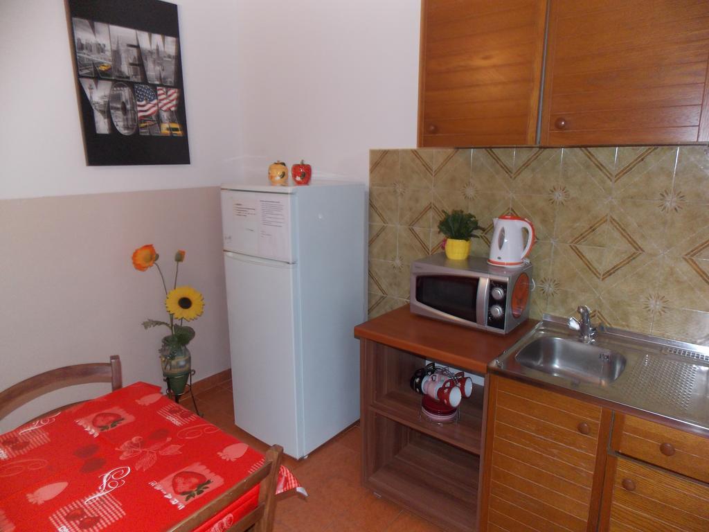 Apartmani Adriatic Ana Novalja Eksteriør billede