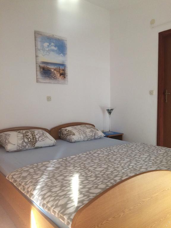 Apartmani Adriatic Ana Novalja Eksteriør billede