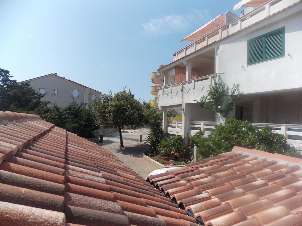 Apartmani Adriatic Ana Novalja Eksteriør billede