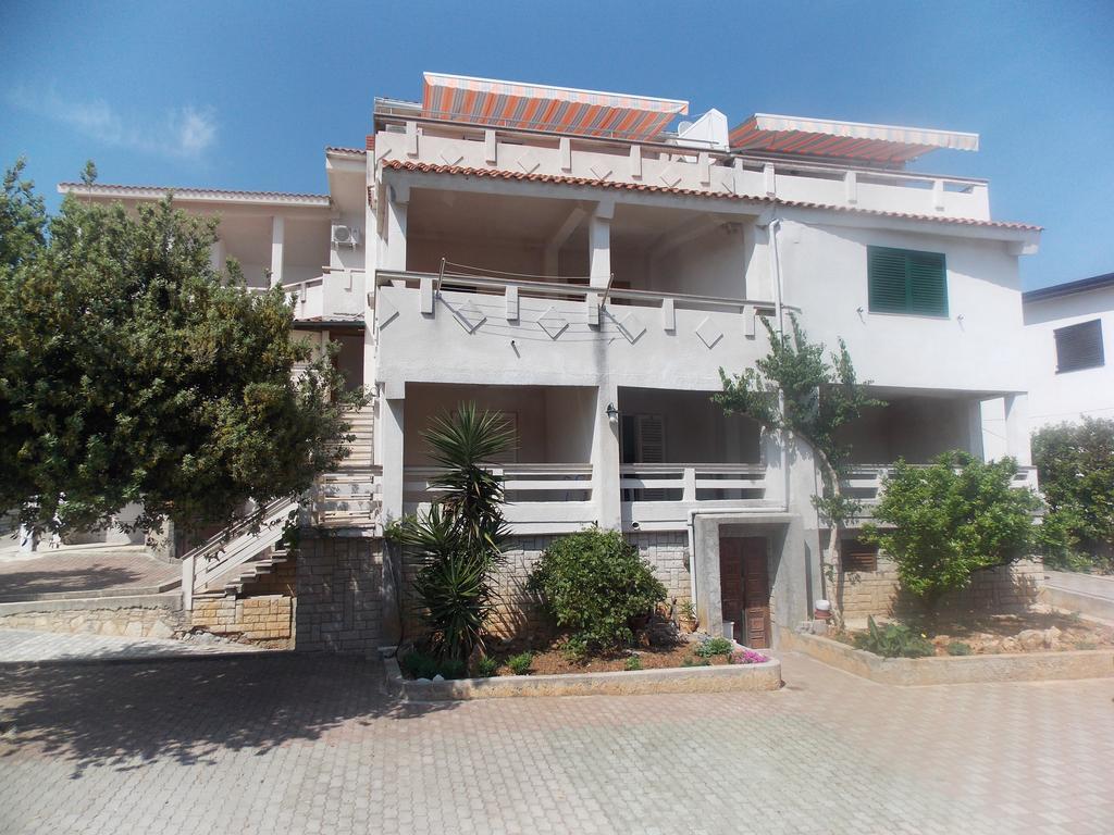 Apartmani Adriatic Ana Novalja Eksteriør billede