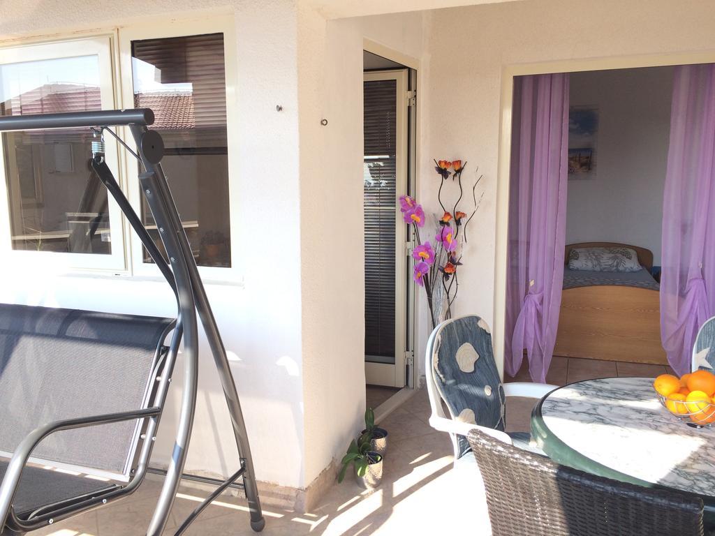 Apartmani Adriatic Ana Novalja Eksteriør billede