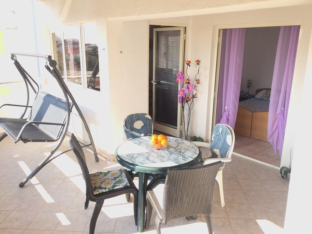 Apartmani Adriatic Ana Novalja Eksteriør billede
