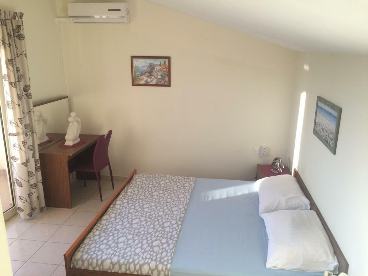 Apartmani Adriatic Ana Novalja Eksteriør billede