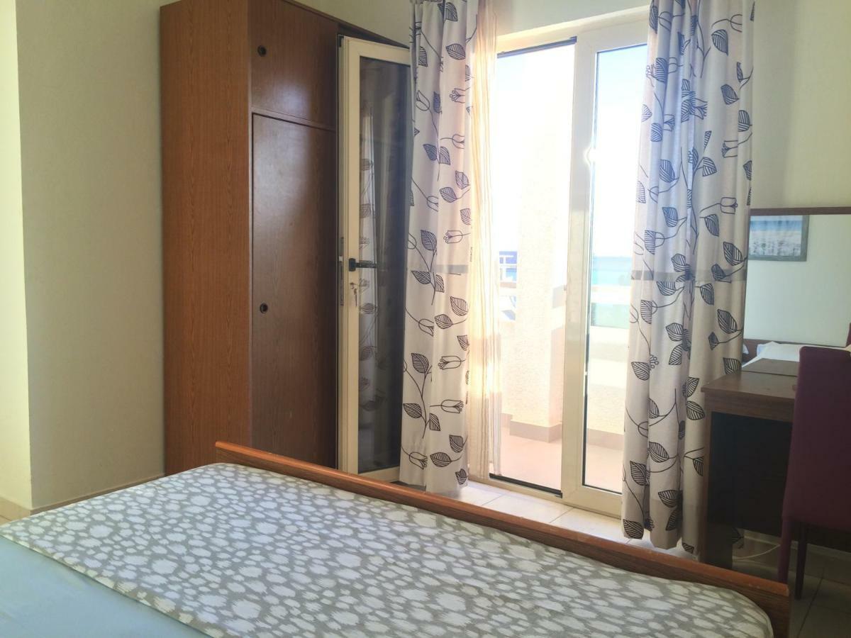 Apartmani Adriatic Ana Novalja Eksteriør billede