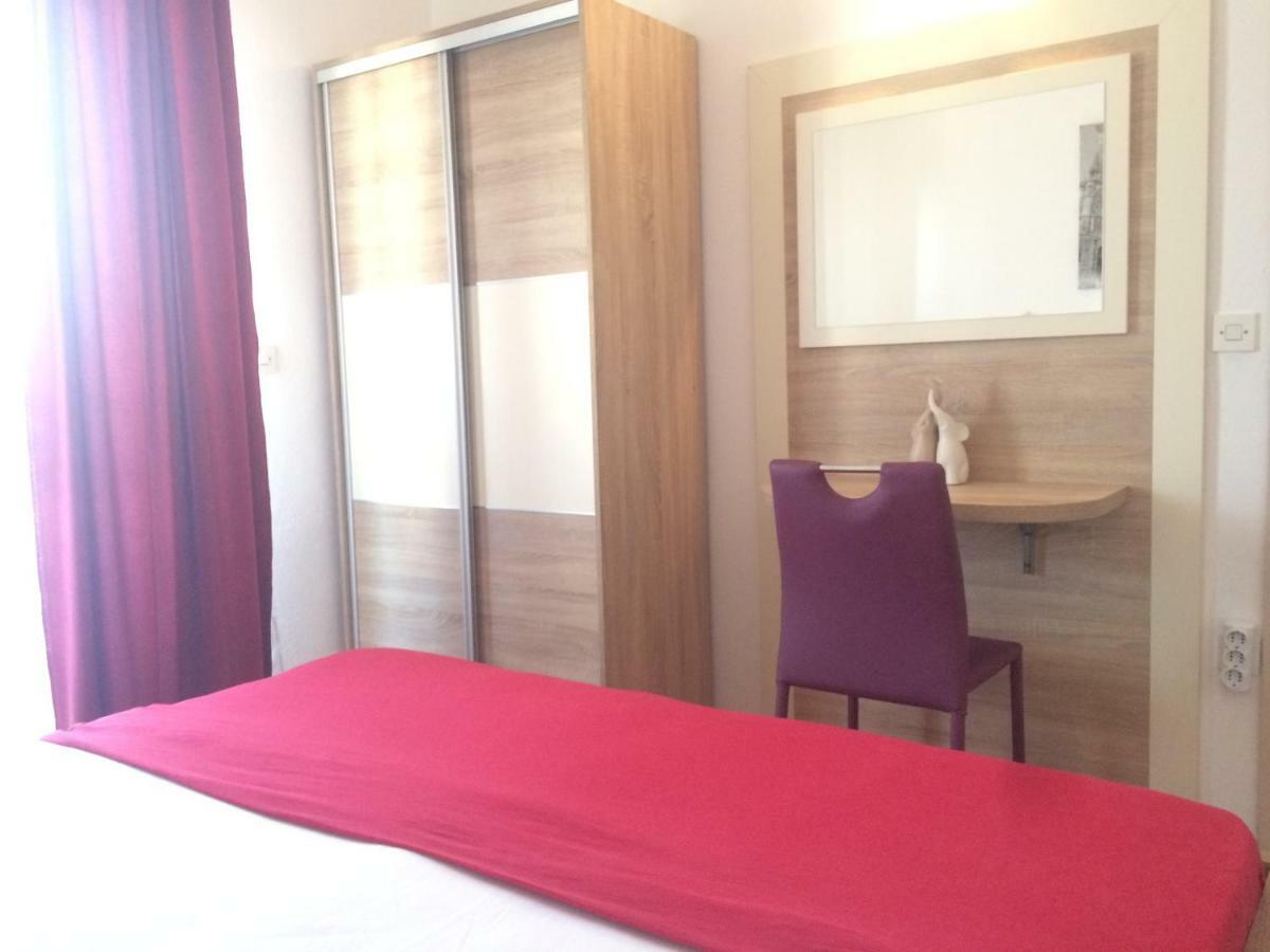 Apartmani Adriatic Ana Novalja Eksteriør billede
